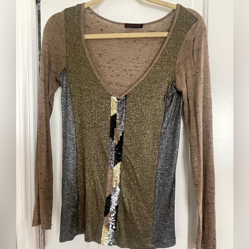 Custo Barcelona, fabulous sexy v neck Elegant Sequin Long Sleeve Top NEW!